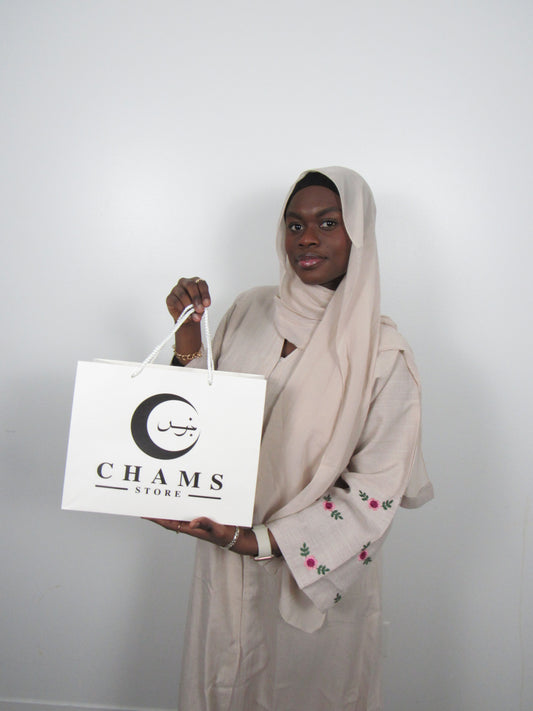 Abaya Élégance Florale – Crème avec Broderies Roses